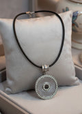 Collar de Caucho con Colgante de Acero